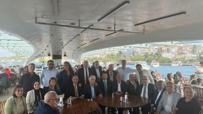 Üsküdar Belediyesi’nin ev sahipliğinde Valide Sultan Gemisi’nde düzenlenen etkinlikte, Tüm