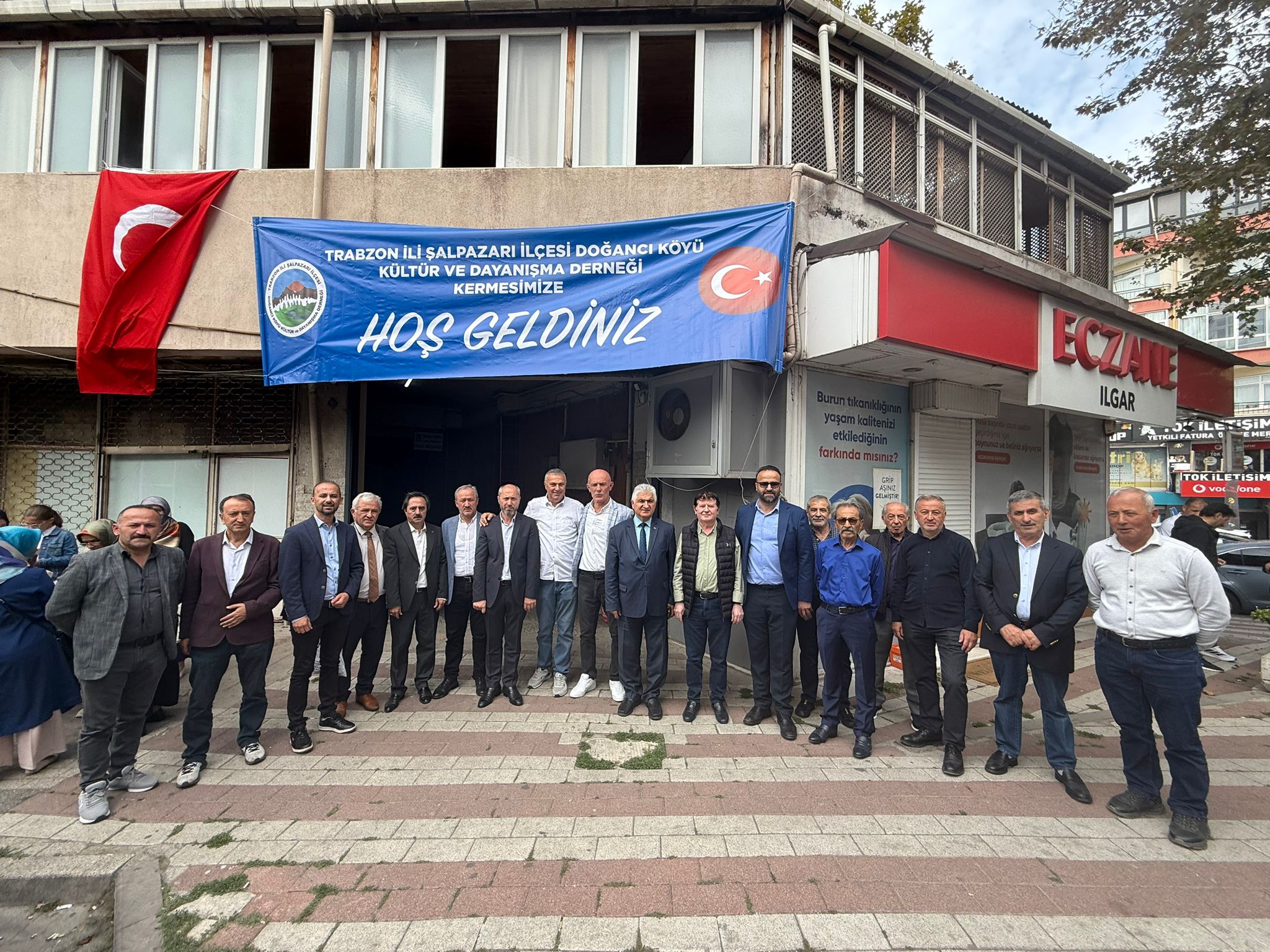 Üsküdar’da, Şalpazarı İlçesi Doğancı Köyü Derneği tarafından düzenlenen kermes yoğun