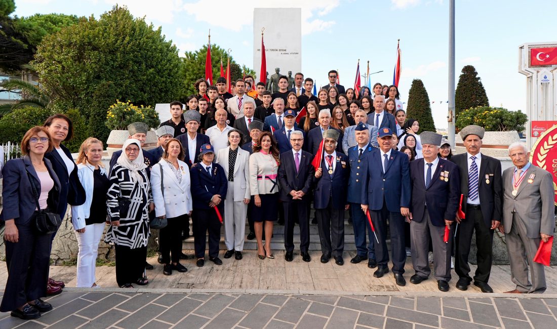 Üsküdar’da 19 Eylül Gaziler Günü kapsamında “Kahramanlarla Kardeşlik Yolunda” yürüyüşü