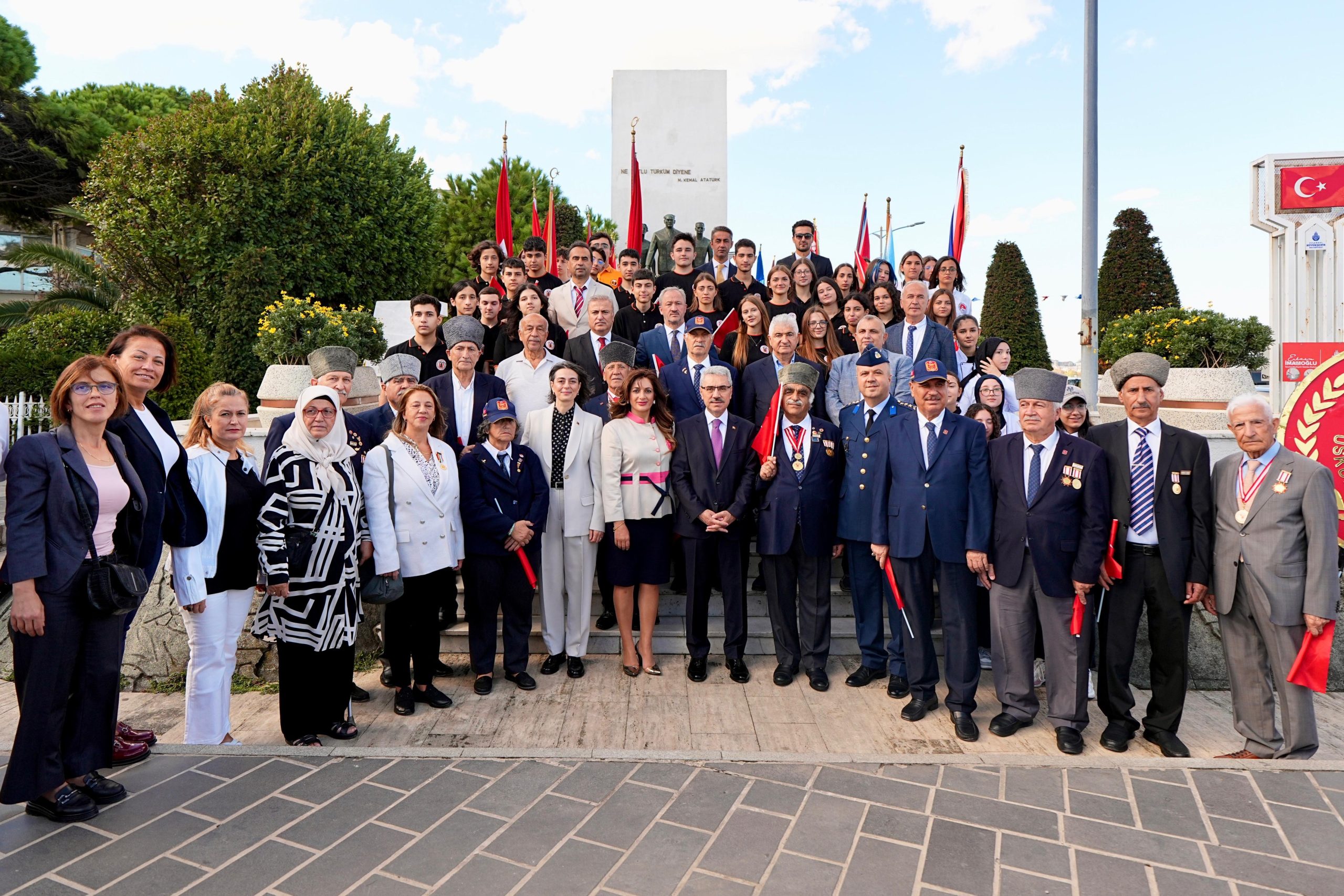 Üsküdar’da 19 Eylül Gaziler Günü kapsamında “Kahramanlarla Kardeşlik Yolunda” yürüyüşü