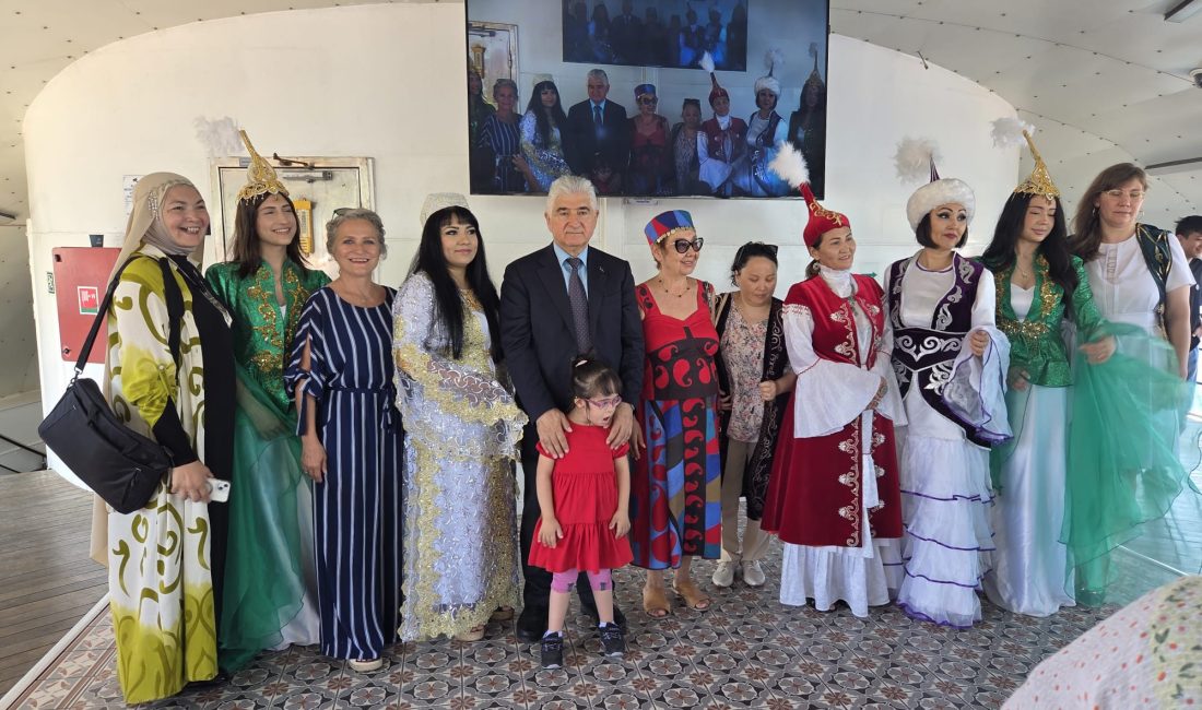 Üsküdar Belediyesi’nin Valide Sultan Gemisi’nde, Otizm ve Engelli Dernekleri Federasyonu