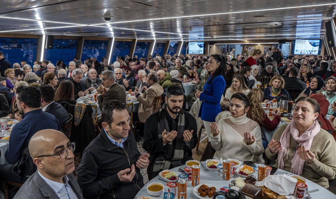 Üsküdar Trabzon Dernekler Platformu’nun düzenlediği iftarlı program, Trabzon’un düşman işgalinden