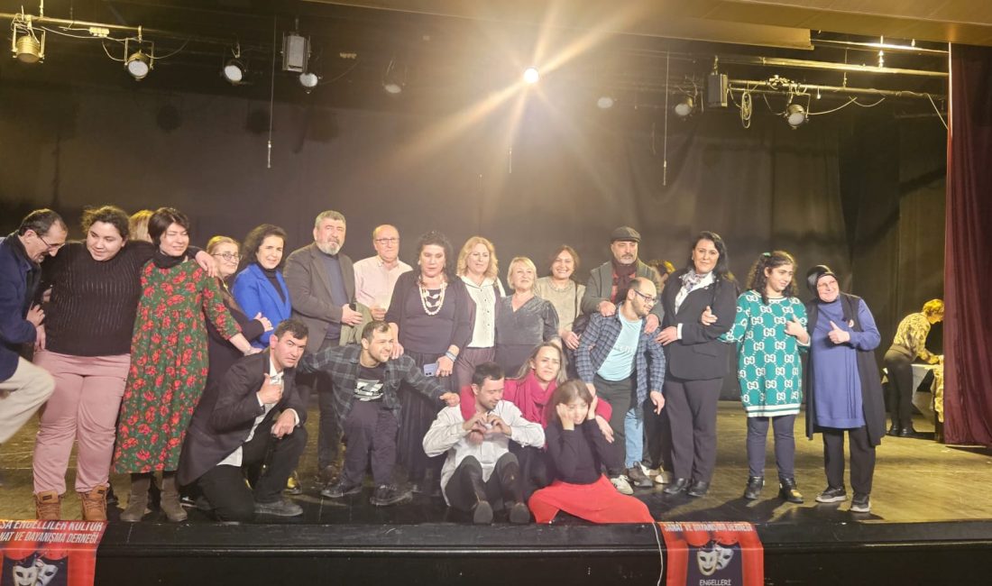 Engelliler Kültür Sanat ve Dayanışma Derneği’nin sahnelediği anlamlı tiyatro oyunu,